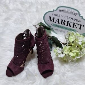 Wendy Williams collection,  5 1/2  maroon high heels, leather